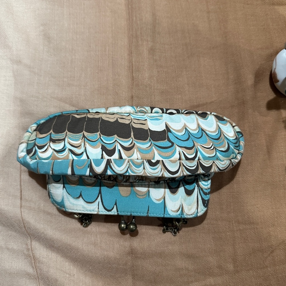GAP Small multicolored purse with chain strap and snap closure,good condition. - Picture 6 of 7